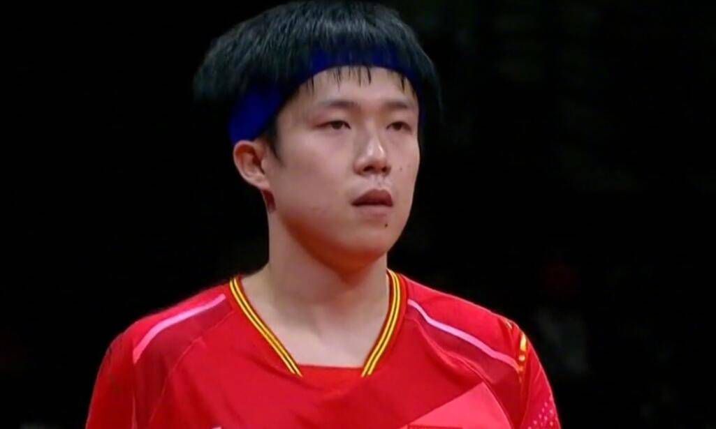 在她沉静的眼神中，有着对爱情与现实的自我态度